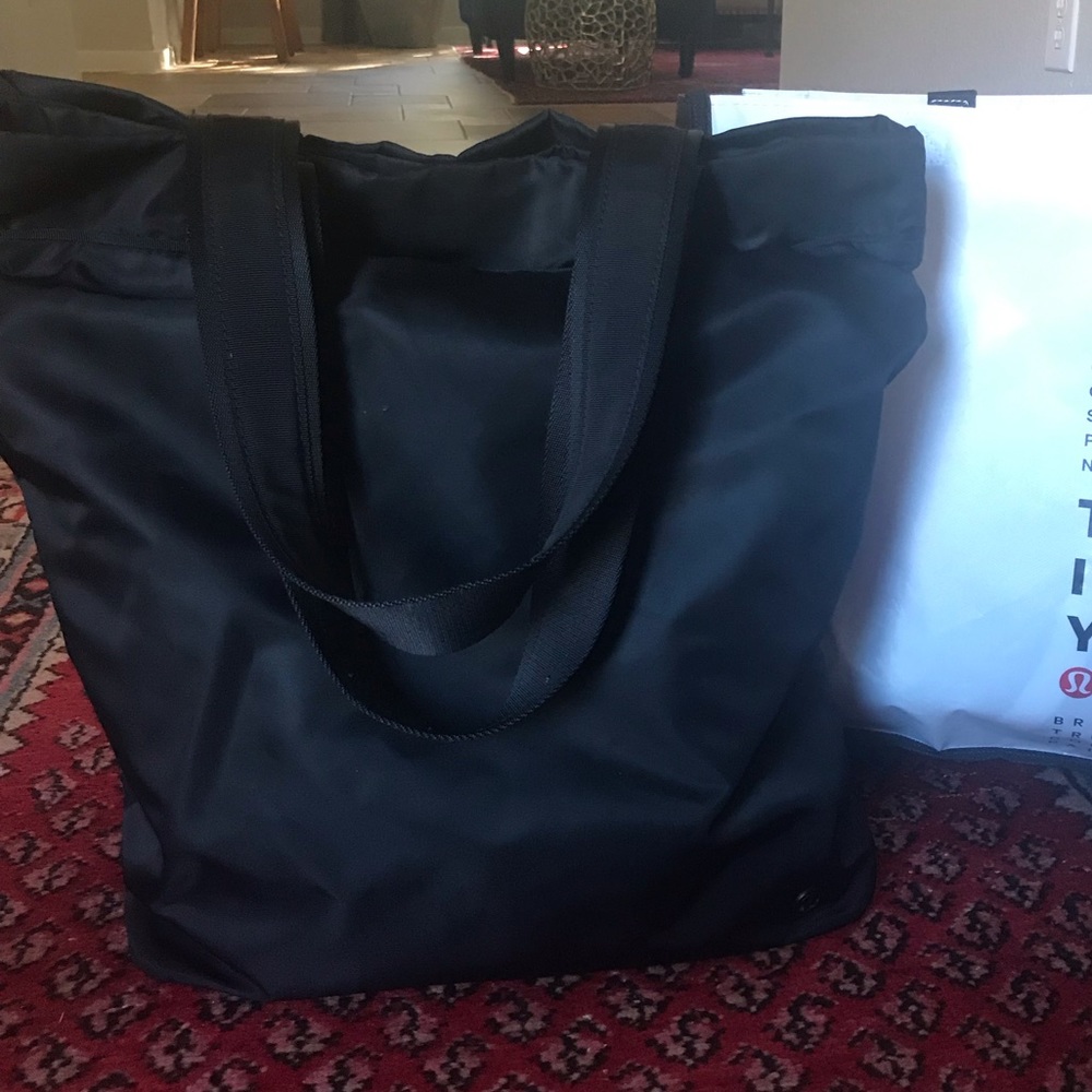 Black Lululemon gym bag!